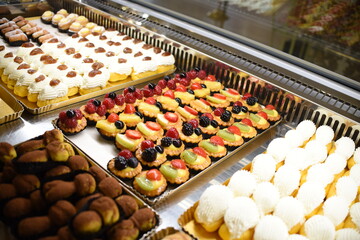 Vassoi di dolci in pasticceria