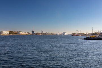 Fototapeta premium Hafenrundfahrt von Rostock Warnemünde