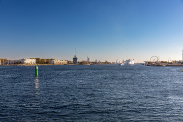 Naklejka premium Hafenrundfahrt von Rostock Warnemünde