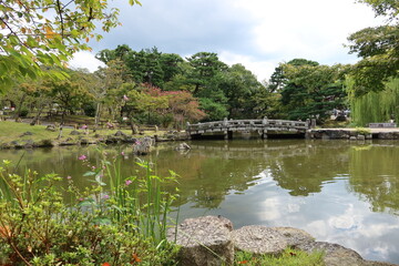 Fototapeta na wymiar A cityscape in Kyoto in Japan 日本の京都における都市景観 : Maruyama-koen Park and Hyotan-ike Pond at Higashiyama 東山にある円山公園とひょうたん池