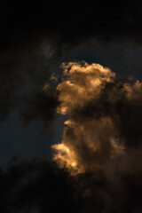Fototapeta na wymiar O céu vivo de nuvens
