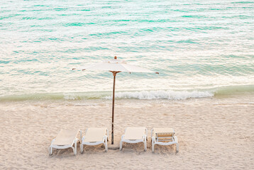 Fototapeta na wymiar beach on the sea with a sun lounger
