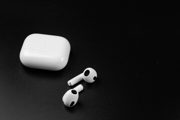 white wireless headphones on background - obrazy, fototapety, plakaty