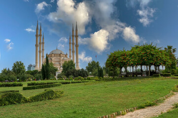 Obraz premium Adana Sabanci Central Mosque / Turkey. Travel concept photo.