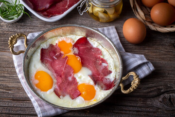 Traditional Turkish food; fried eggs with bacon. Turkish name; Pastirmali yumurta