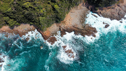 Vagues sur rochers bord de mer Corse Cargèse