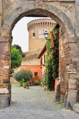 Ostia Antica,Roma,Lazio,Italia-Porta e Castello-Accanto al castello di Giulio II sorge il borgo rinascimentale di Ostia Antica, di origine medievale. 