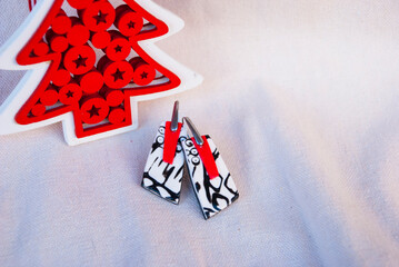 Geometric white black earrings of polymer clay.
