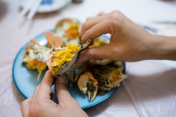 Eat chinese hairy crab at home