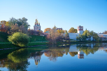 Fototapeta na wymiar View of the Novodevichy Monastery from the pond on an autumn morning. Moscow, Russia