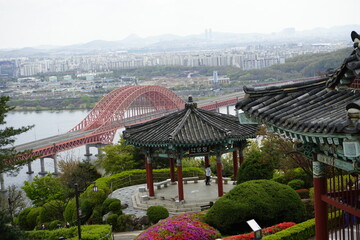 행주산성에는 전통정각과 기념비가 있고 아름답게 정원풍경입니다.