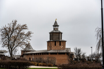 Fototapeta na wymiar ancient unique Nizhny Novgorod Kremlin made of red stone on a cloudy autumn day