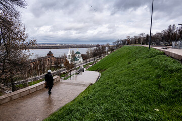 woman tourist gets acquainted with the sights of Nizhny Novgorod on an autumn cloudy day 