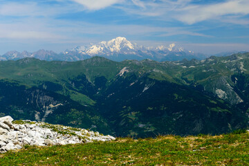 Fototapeta premium Montagne à Courchevel En France en été. Joli Paysage