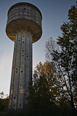  Stara historyczna ( zabytkowa ) wieża ciśnień . Old historic  water tower.