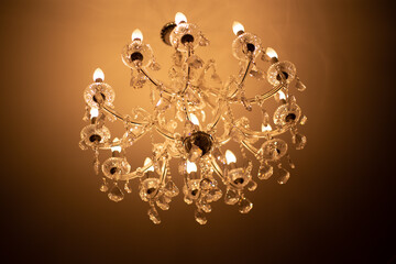 Obraz premium Expensive exquisite crystal chandelier in Victorian style indoor