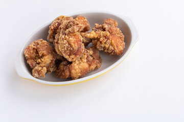 白い背景と唐揚げ