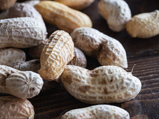 殻のままの落花生。茹でて食べると美味しいピーナッツ。