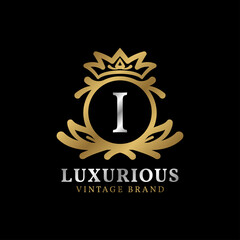 letter I with crown luxury crest for beauty care, salon, spa, fashion vector logo design