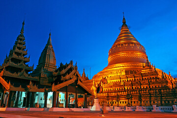 Fototapeta premium Templos budistas na cidade de Bagan. Mianmar.