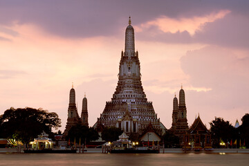 Fototapeta premium Phra prang wat arun in Thailand, Bangkok famous landmark in Thailand