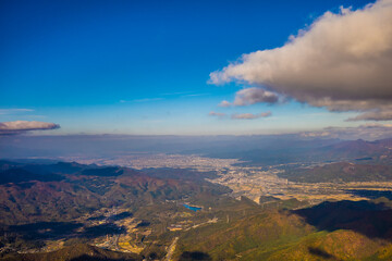 Fototapeta na wymiar 高ツムジ山上空にて紅葉と田舎の風景をパラグライダーから空撮。山形県南陽市