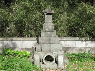 横浜市金沢区の称名寺にある北条実時の墓