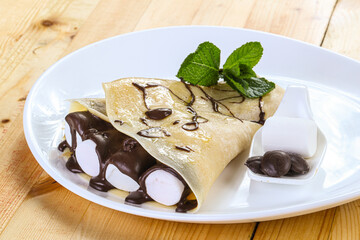 Pancake with marshmallow and chocolate