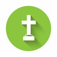 Obraz premium White Man graves funeral sorrow icon isolated with long shadow background. The emotion of grief, sadness, sorrow, death. Green circle button. Vector