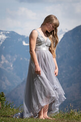 Fototapeta premium Mädchen/Teenager mit Kleid
