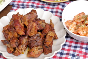 スペアリブとガーリックシュリンプ