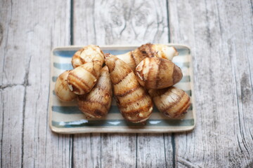 里芋 (Taro)