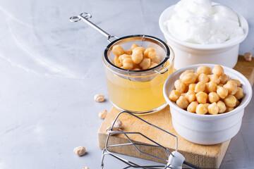 Chickpea Aquafaba, vegan egg substitute to cook meringue 