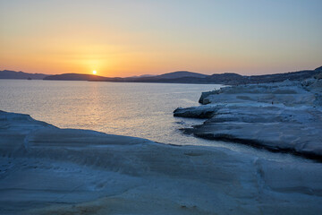 Obraz premium The white cliffs of Sarakiniko Beach at sunrise, Milos, Greece