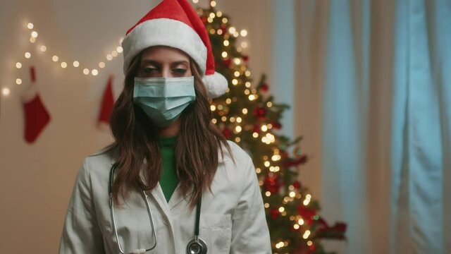 Medico dona un sorriso a Natale