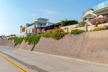 Fototapeta premium Elevated residential area near the road at Oceanside, California