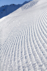 piste de ski trace dameuse neige