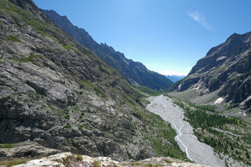 Obraz premium Randonnée dans le parc des Ecrins en direction du glacier blanc