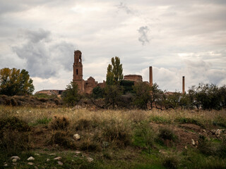 Fototapeta na wymiar imagen de la ruinas del pueblo viejo de Belchite 