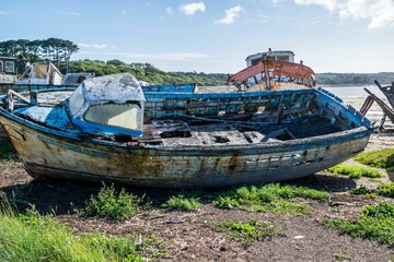 Cimetière de bateaux en Bretagne. France.