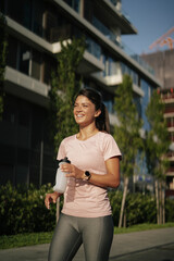  Beautiful athlete woman in sportswear outdoors. Young woman training in the park. Healthy lifestyle.