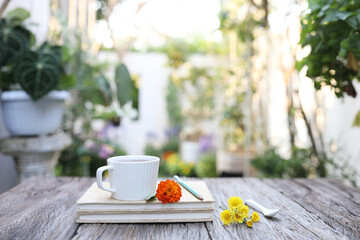 White coffee and Chrysanthemum indicum Linn. flowers