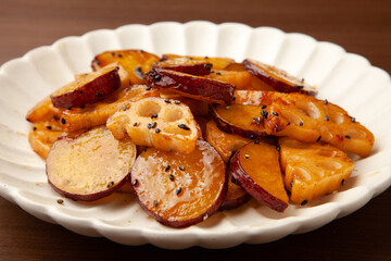 薩摩芋と蓮根の甘辛炒め
