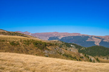Fototapeta na wymiar Blick über Bucegi Gebirge in den rumänischen Karpaten im Herbst