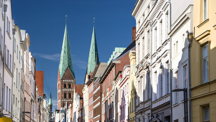 Fototapeta na wymiar Fleischhauerstrasse Lübeck entzerrt sonnig