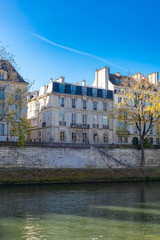 Fototapeta na wymiar Paris, ile Saint-Louis, beautiful houses quai d’Anjou