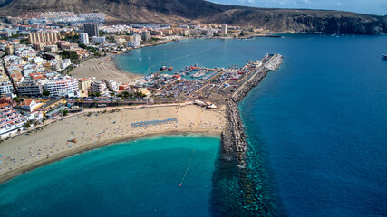 Foto aérea puerto de Los Cristianos, Tenerife, Canarias.