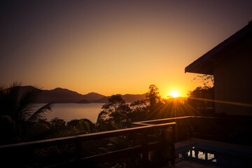 Amanecer en el litoral norte de Brasil 