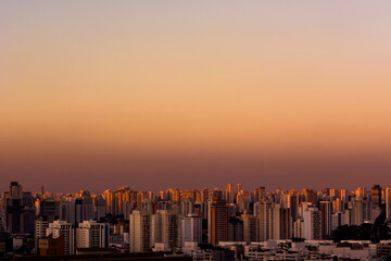 Atardecer cálido de verano en Sao Paulo