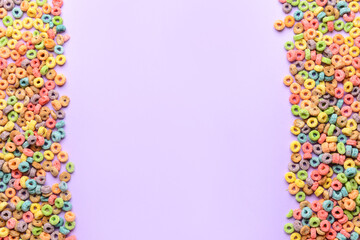 Crunchy corn flakes rings on color background